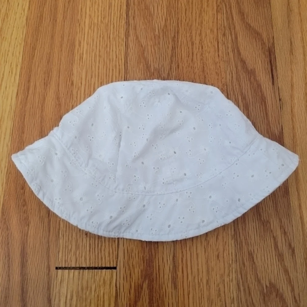 Lot of 2 Baby Toddler Sun Hats Mudpie 0-12 6-18 mth White Eyelet Bright Colorful